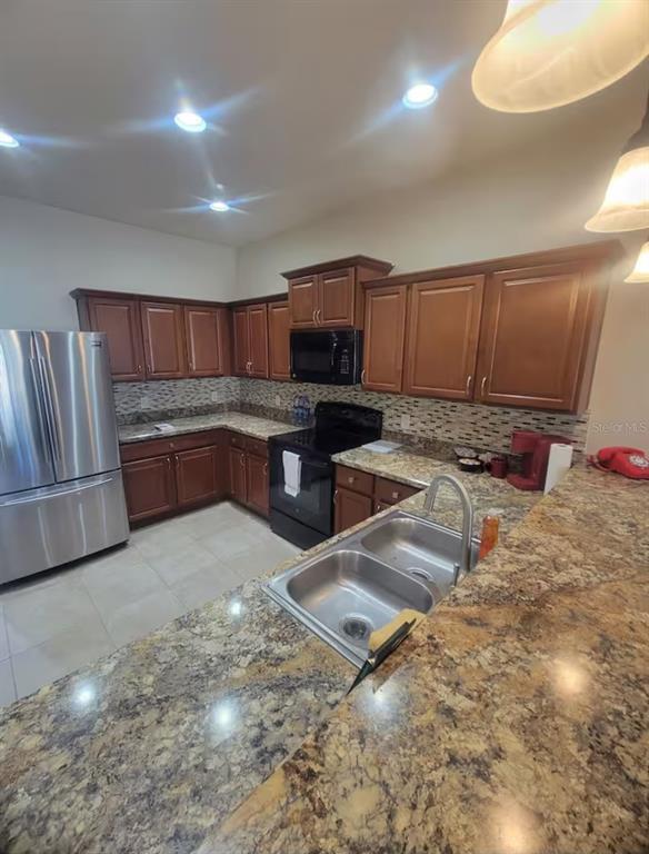 Foto del edificio - 811 Krenson Woods Ln
