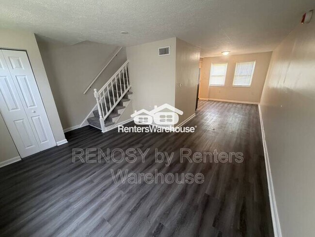 Foto del edificio - 2067 Larkhall Rd