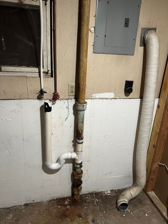 Building Photo - 2103 W Grant St