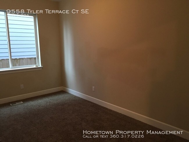 Building Photo - Newer 5 Bedroom / 3 bath home