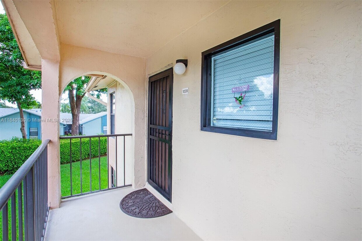 Foto principal - 9431 Boca Cove Cir