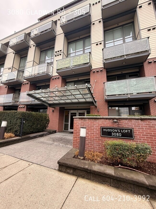 Building Photo - 3080 Gladwin Rd