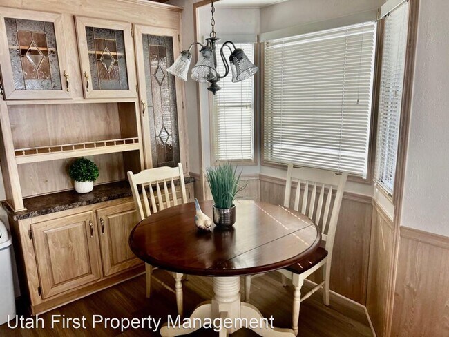 Building Photo - 2 br, 1 bath House - 840 N Twin Lakes #218