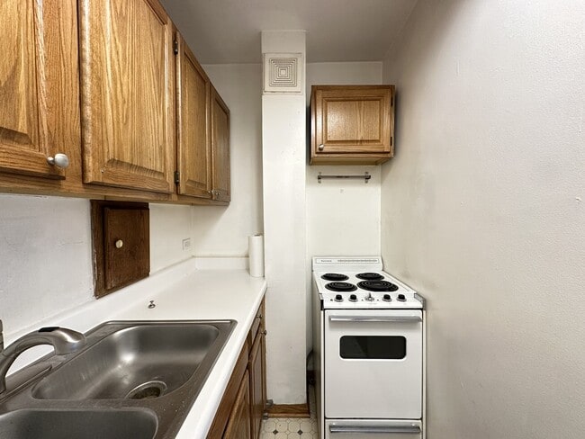 Building Photo - 4180 N Marine Dr