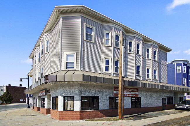 Building Photo - 2 Walnut St