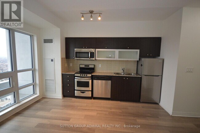 Building Photo - 2015 Sheppard Ave E