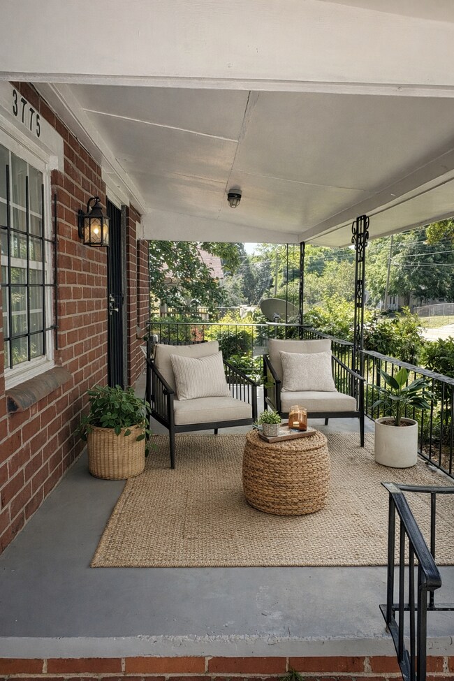 Foto del edificio - 3775 Grand Ave