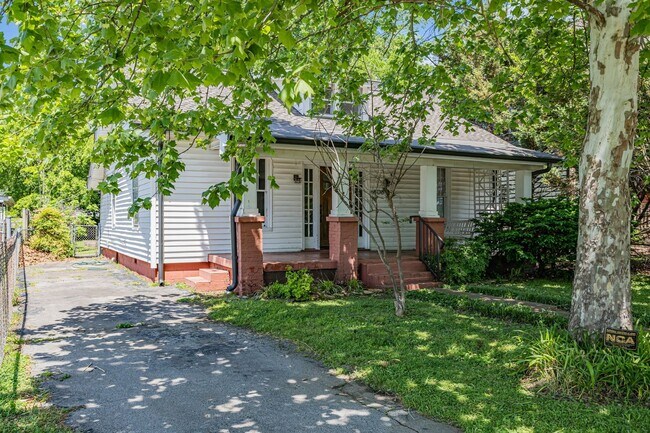 Building Photo - Adorable 2 bed/1 bath bungalow for rent in...