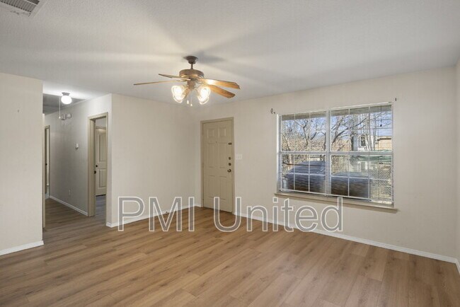 Foto del edificio - 2335 N Elm St