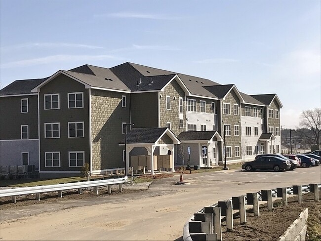 Building Photo - 52 E Ridge Dr