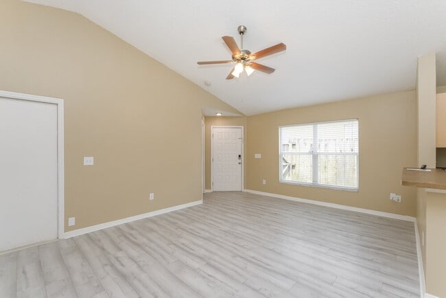 Building Photo - 6719 Summer Cove Dr