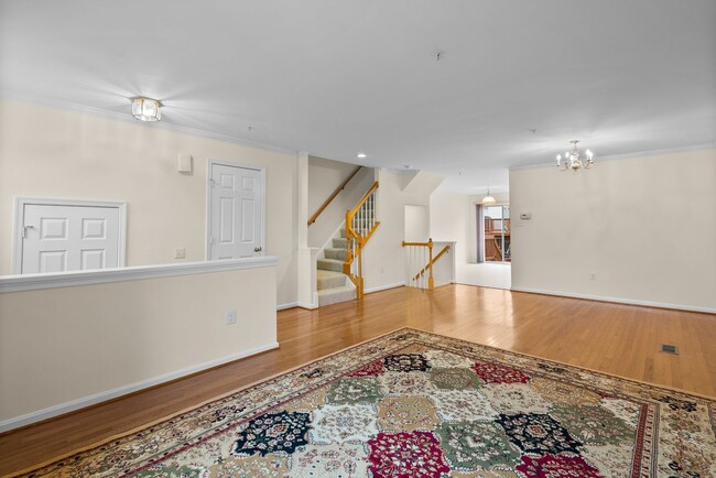 Building Photo - 3 Bed 2.5 Bath - Silver Spring Townhouse -...