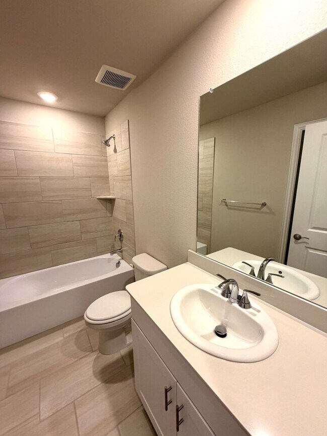 Building Photo - 605 Tidal Dr