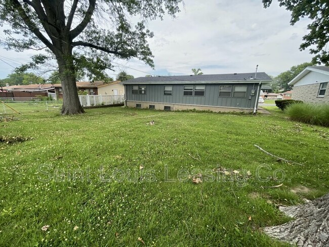 Building Photo - 11160 Landseer Dr