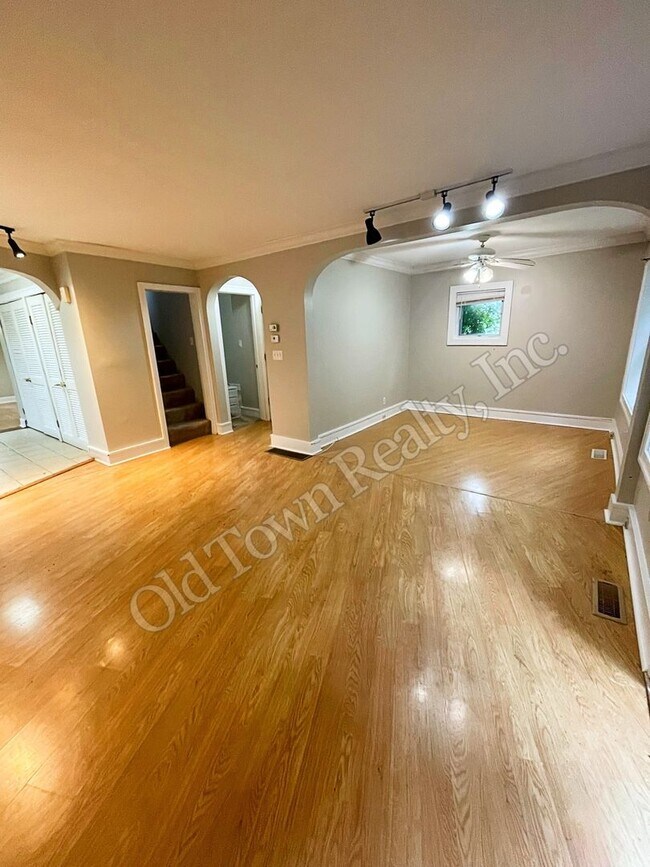 Building Photo - Two Bedroom w/ a Study | Available for Sho...