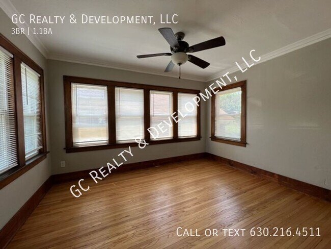 Building Photo - ***BRICK SFH / 3 BDRM / 1.5 BTH / SS APPL ...