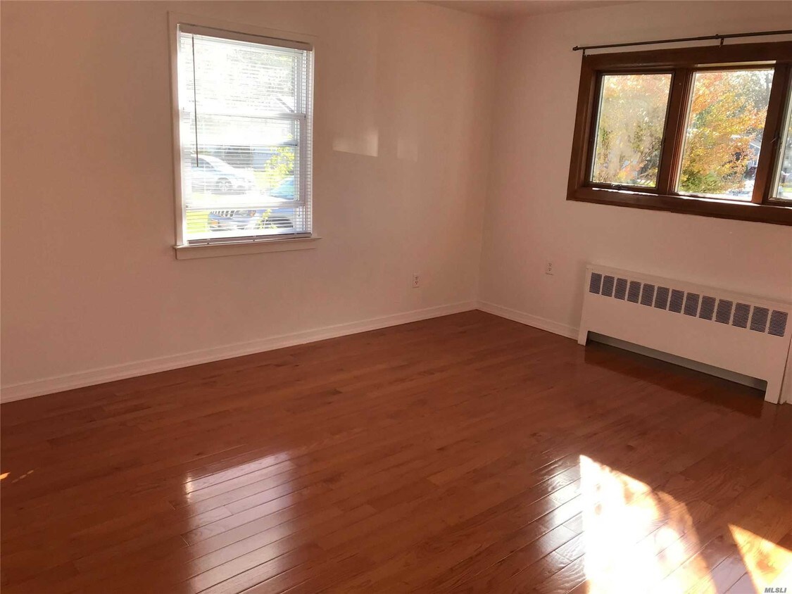 24 Elliot Dr, Hicksville, NY 11801 Apartment for Rent in Hicksville