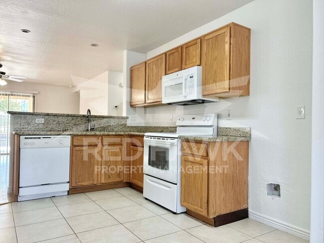 Building Photo - 3106 S 100th Ln