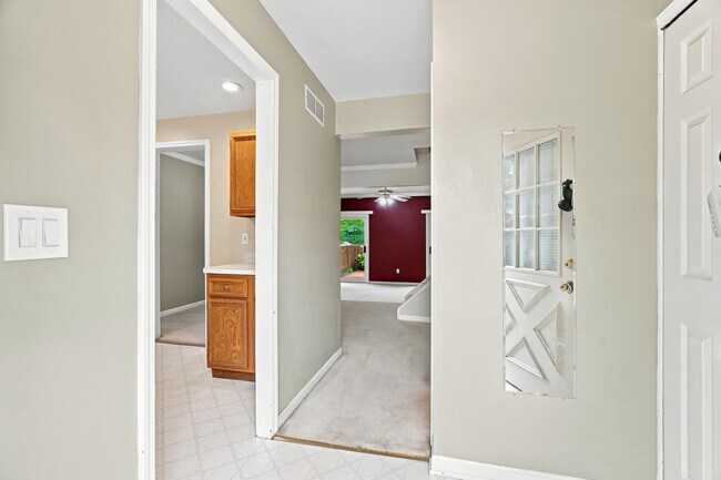 Foto del edificio - 5141 Buckingham Pl Dr