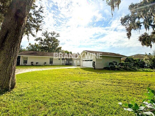 Building Photo - 6222 Elm Square E