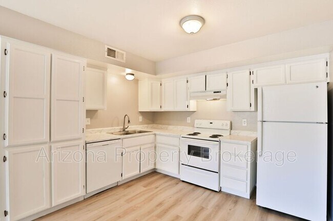 Foto del edificio - 6220 E Greenway St