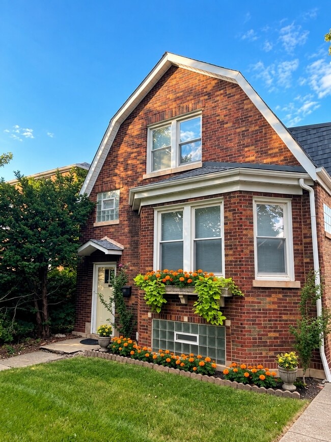 Building Photo - 5219 N Rutherford Ave