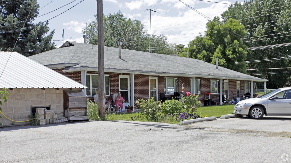 Building Photo - 6421-6441 S 1300 E