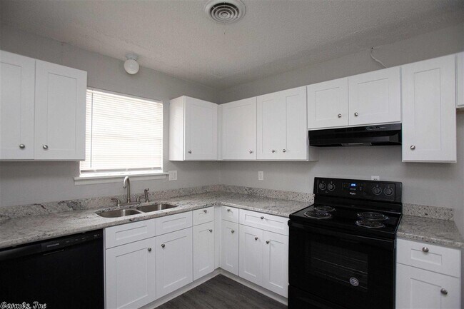 Building Photo - 7517 Valley Dr
