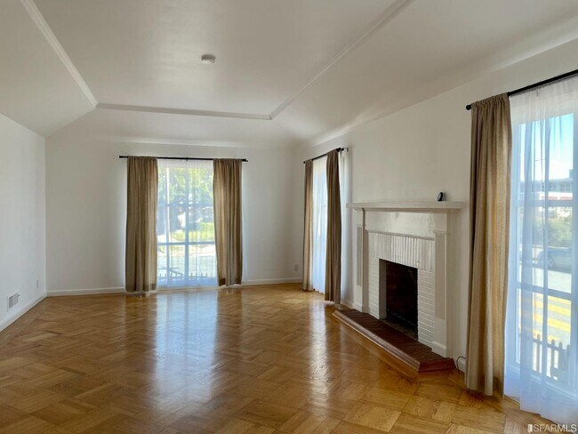 Building Photo - 1100 Eucalyptus Dr