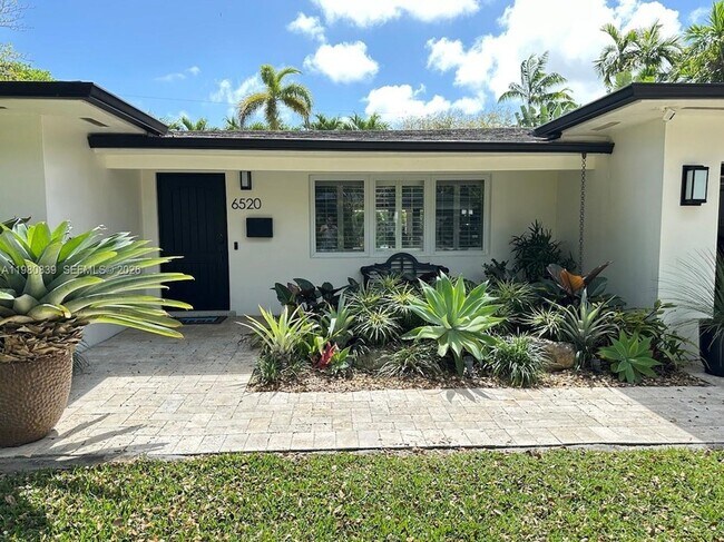 Foto del edificio - 6520 SW 65th St