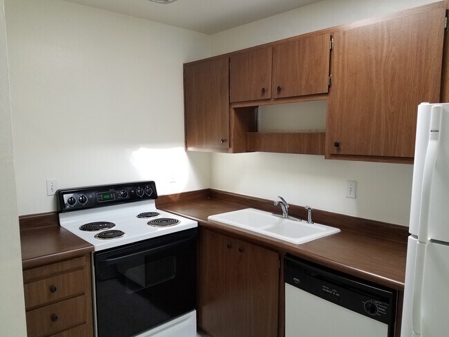 Building Photo - 1055 Baywood Dr