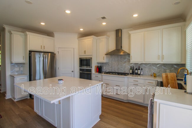 Building Photo - 406 Katies Scenic Ct