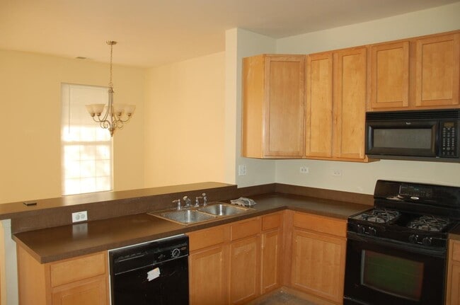 Building Photo - 143 Springbrook Trl S