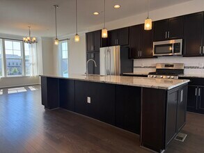 Building Photo - 5585 Peregrine Wy