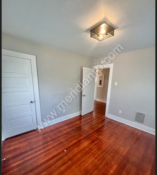 Foto del edificio - 1155 Kinsmoor Ave