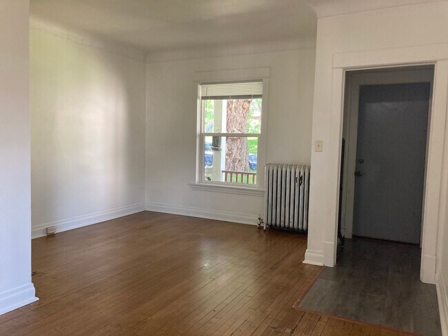 Foto del edificio - 224 E 6th St