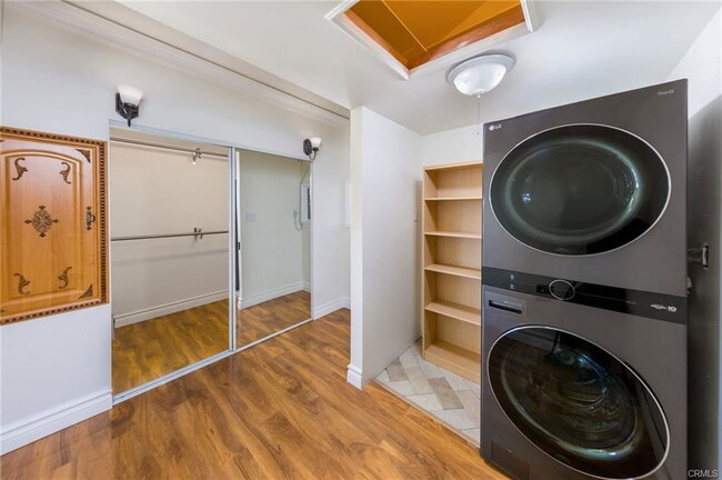 Foto del edificio - 2138 N Frederic St