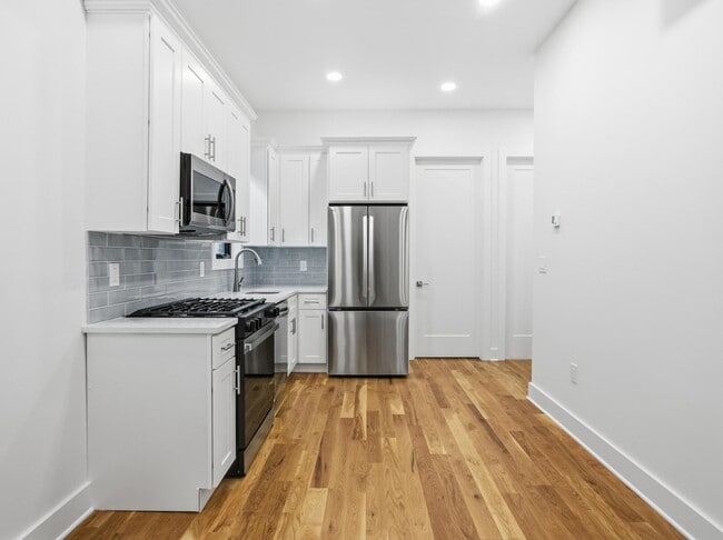 Building Photo - 858 West Side Ave