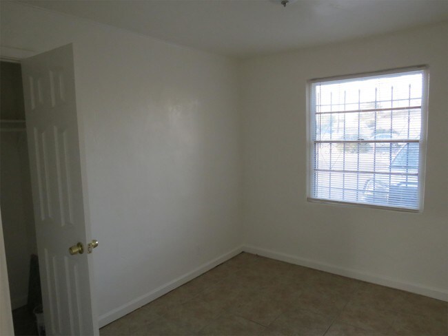 Building Photo - 498 N Arizona Ave