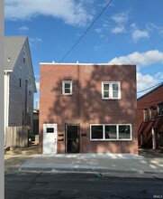 Building Photo - 612 Clay St