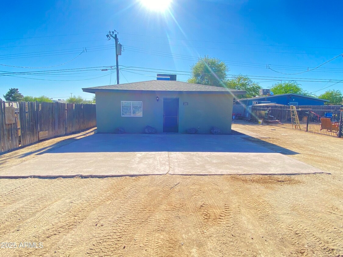 Foto principal - 215 N Pima Rd