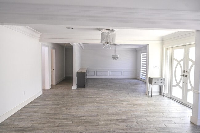 Building Photo - 9010 S Lake Dasha Dr