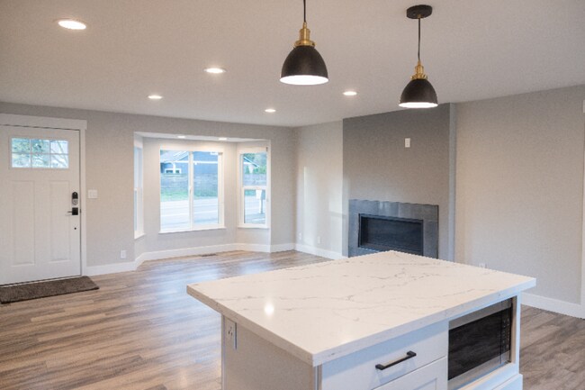 Building Photo - 9704 NE 124th St