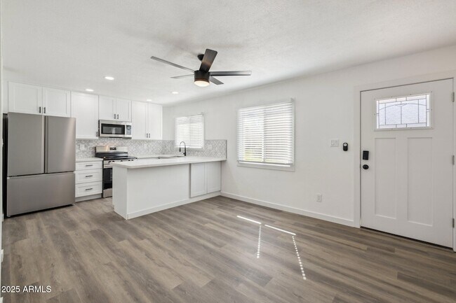 Foto del edificio - 6173 N Granite Reef Rd