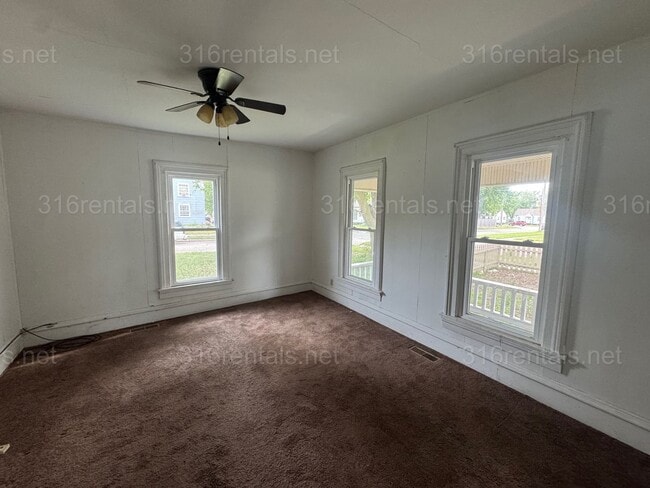 Building Photo - $1099 4 bed 1 bath - Single Family home