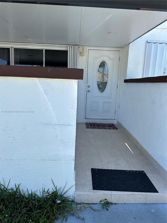 Foto del edificio - 3242 NW 203rd St