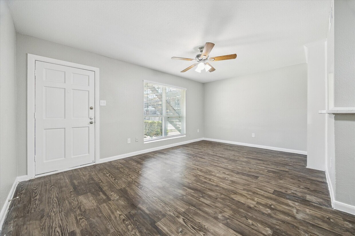 Foto principal - 3800 Sherwood Ln