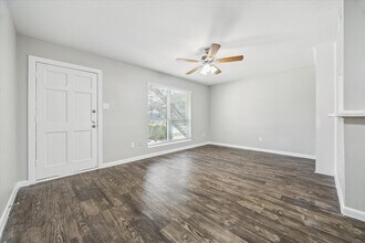 Building Photo - 3800 Sherwood Ln