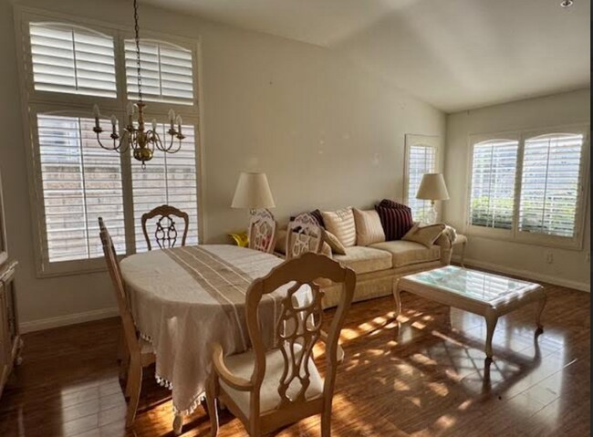 Foto del edificio - Beautiful 3-bedroom, 2-bathroom home located in Oxnard, CA.