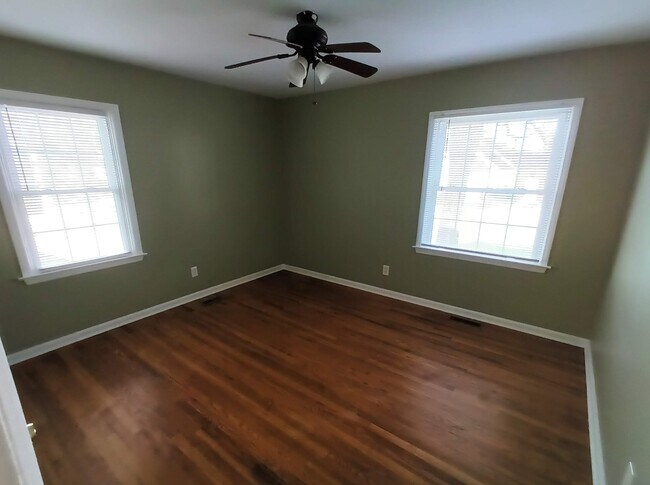 Building Photo - 1130 Oak Hill Dr